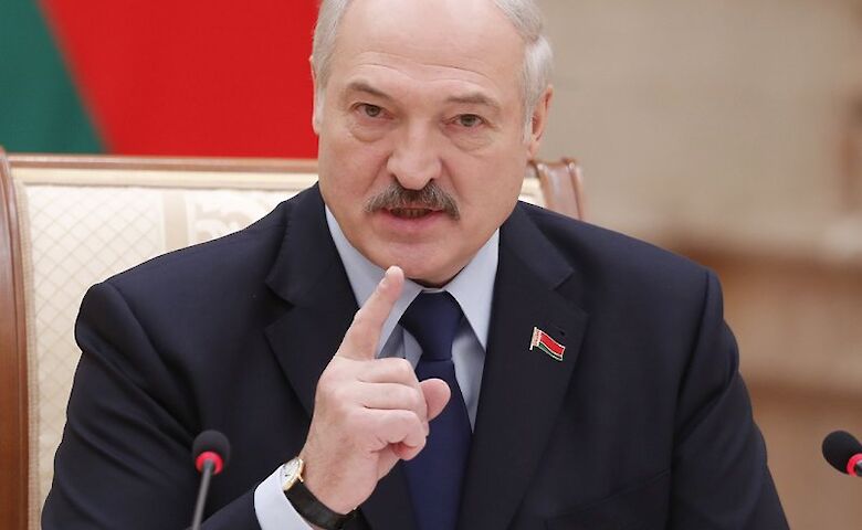 Лукашенко отправил правительство в отставку