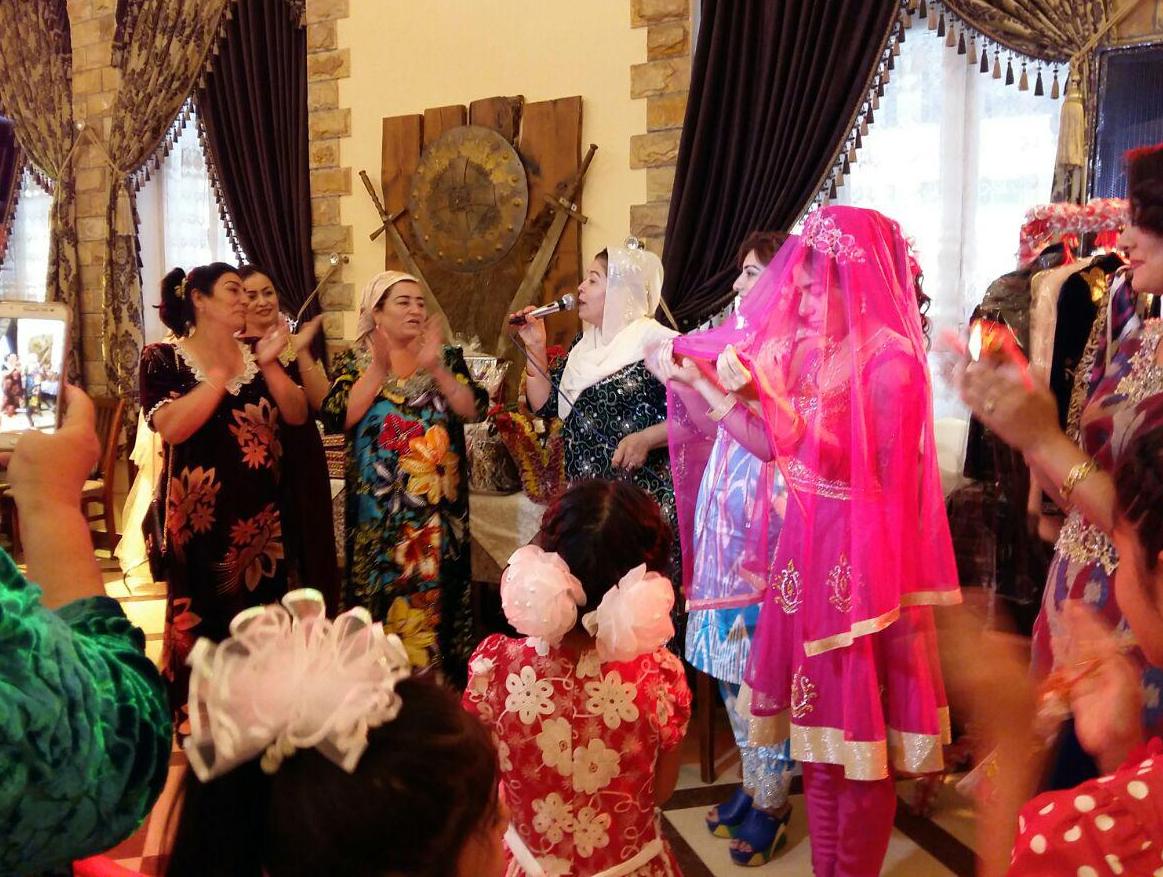  Узбекистанцы захотели звезд домой