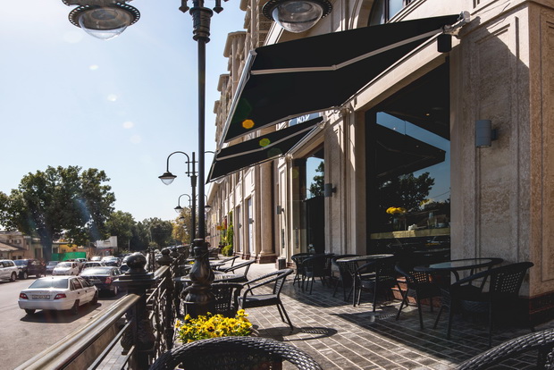 В Ташкенте начали открываться летние террасы кафе и ресторанов