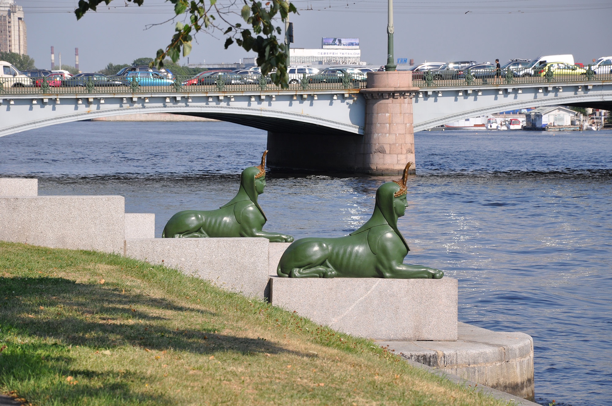 В Петербурге на Малой Невке узбекистанца унесло течением реки
