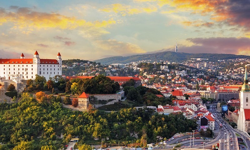 Словакия отменила карантин и ношение масок для туристов из европейских стран