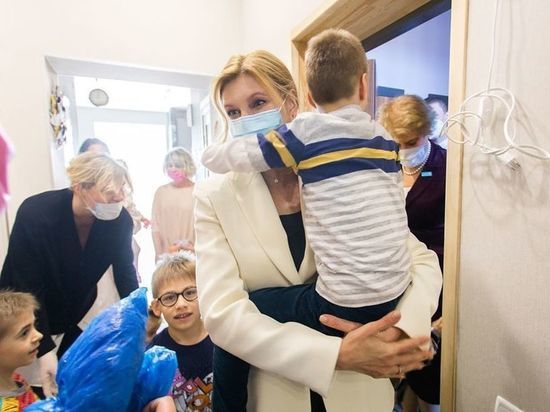 Супругу Зеленского увезли в больницу с двухсторонней пневмонией