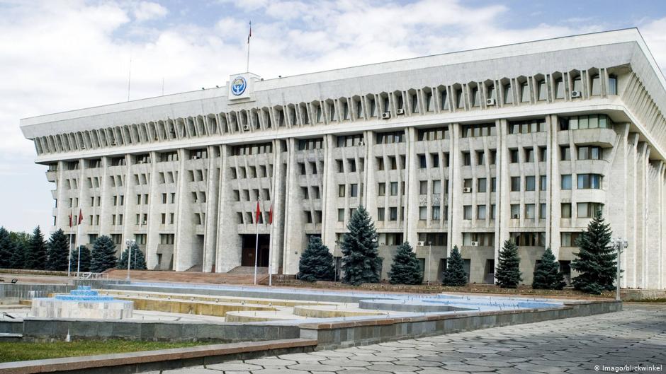 У восьми сотрудников президента Киргизии обнаружили коронавирус