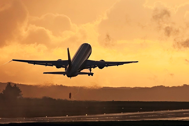 Грузия закрыла авиасообщение до августа