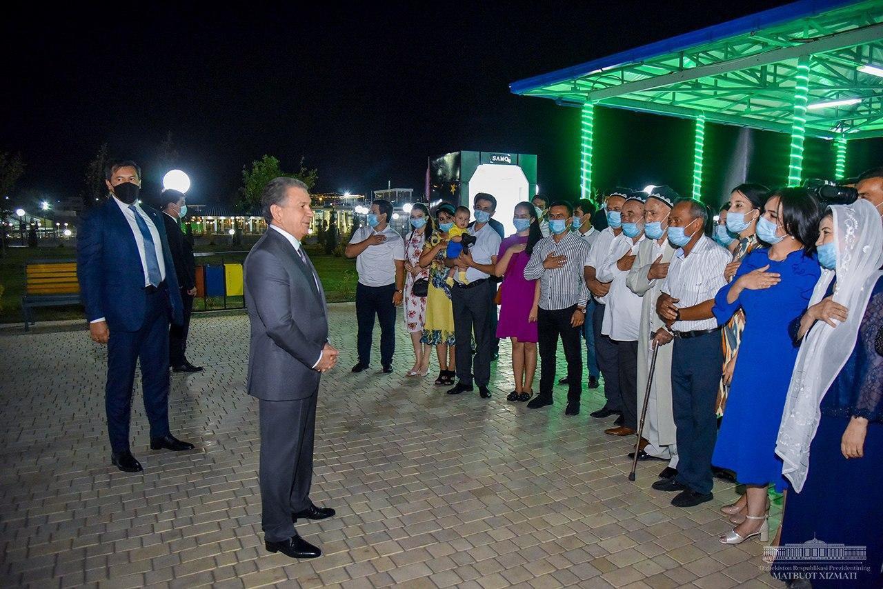 Шавкат Мирзиёев посетил новый парк в Намангане и пообщался с народом