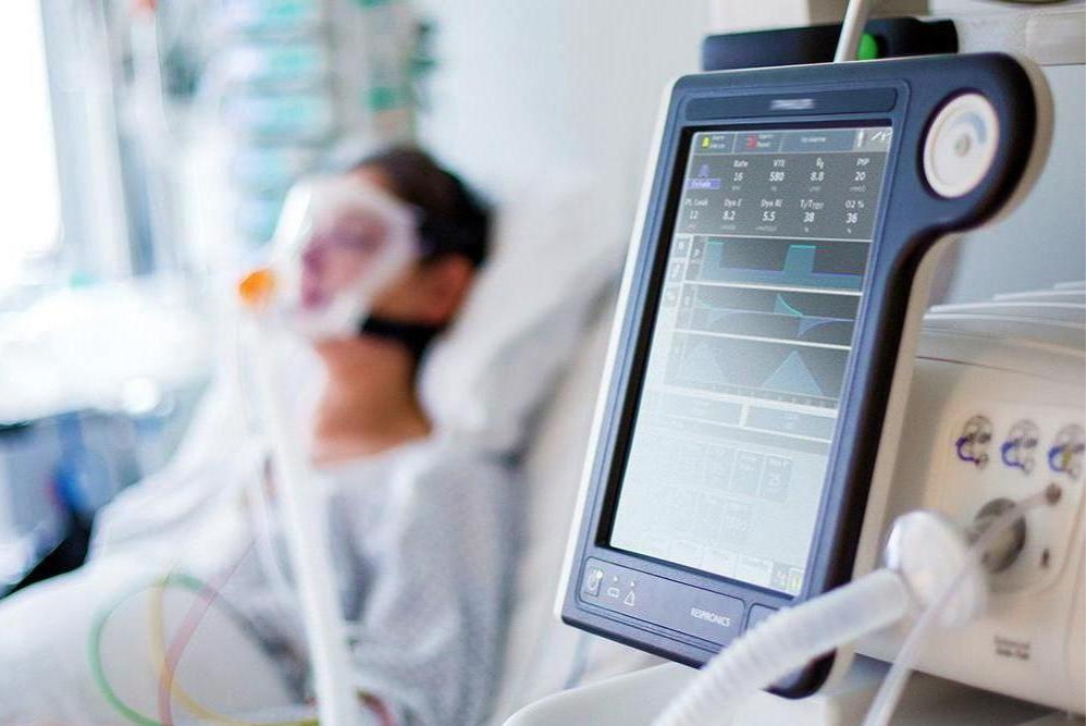 Первый узбекский аппарат ИВЛ передан в больницу