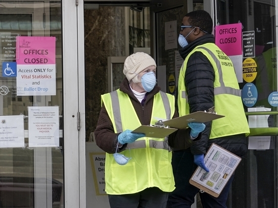 В США за сутки обнаружили 55 тысяч зараженных коронавирусом