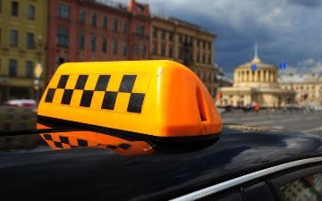 В Петербурге четверо узбекистанцев два месяца грабили таксистов