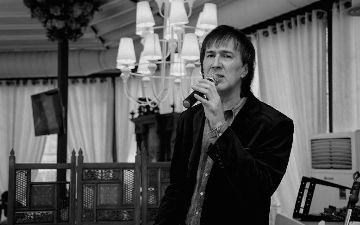 Умер известный музыкант Руслан Шарипов