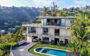 Лола Тилляева-Каримова вместе с мужем выставили на продажу три дома в Голливуде