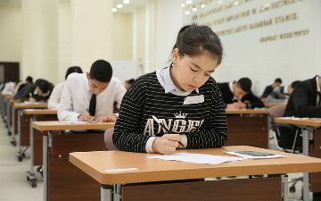 Депутат предложил скорее вернуть учеников в школы 