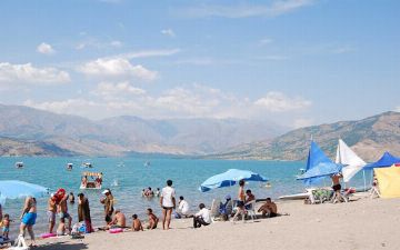 На Чарваке запретили кататься на скутерах и моторных лодках