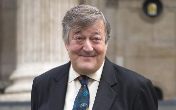 Стивен Фрай записал обращение в поддержку протестующих в Беларуси