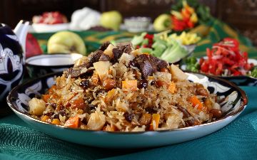 Озвучена средняя стоимость одной порции плова в Узбекистане 