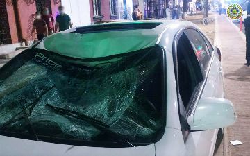 19-летний водитель Lacetti врезался в припаркованный автомобиль Captiva и наехал на инспектора ДПС