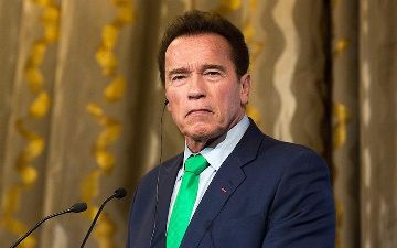 Шварценеггеру на день рождения пользователь Reddit сделал трубку