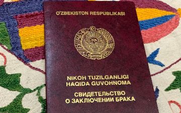 В Узбекистане новобрачным разрешили иметь две фамилии