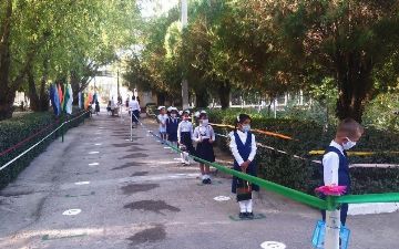 Ученики впервые пошли в школы после шестимесячного перерыва