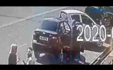 В Андижанской области сотрудник ОВД нечаянно врезался в чужое авто и был избит за это