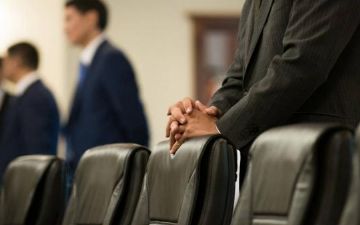 В Узбекистане введут запрет на вручение и принятие подарков госслужащими