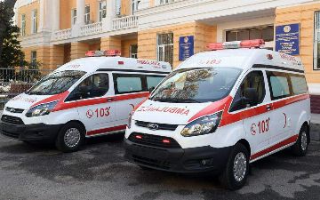 Перед Зангиотинской больницей собрались десятки людей, которые не могут забрать тела своих близких