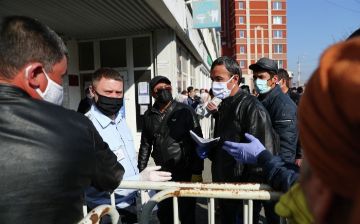 Около десяти тысяч узбекистанцев будут возвращены на родину спецпоездами