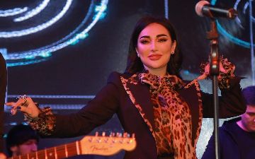 «Акробаты и циркачи возле дома»: Муниса Ризаева показала подарок на день рождения – видео 