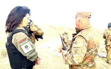 Жена Пашиняна захотела воевать в Карабахе