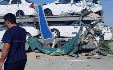 В Узбекистане автовоз с новыми машинами UzAuto Motors попал в ДТП