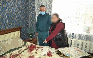 В Бухаре женщина попыталась совершить кражу и убить 13-летнюю девушку молотком