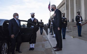 Абдулазиз Камилов провел встречу с и.о. главы Пентагона