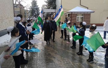 В Андижане уволен директор школы, где ученики стояли без верхней одежды на морозе