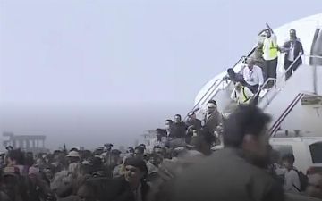 В аэропорту Адена в Йемене произошёл взрыв во время прибытия правительства