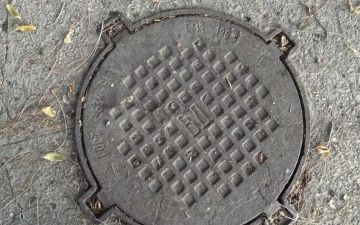 В Липецке 33-летнего узбекистанца нашли зарубленным в канализационном колодце