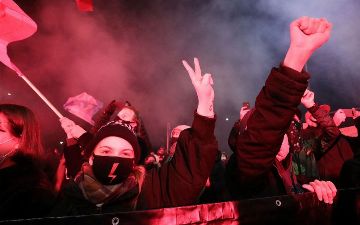 В Польше возобновились массовые протесты против запрета абортов