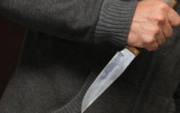В Сырдарье мужчина приехал к жене, чтобы помириться и ударил ее ножом