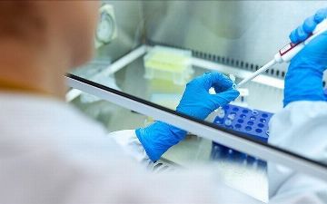 Парламент получил китайскую вакцину против COVID-19