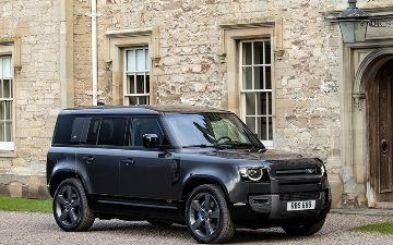 Land Rover представил новую модель Defender с мотором V8