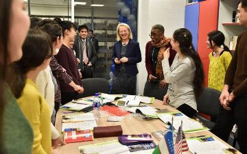 В Узбекистан отправят около тысячи американских преподавателей