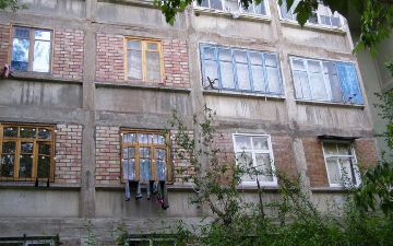 В Алмалыке жителей шести домов лишили воды и предложили им решить проблему за свой счет <br>