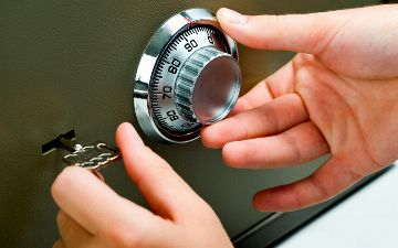 В Ташкенте задержана девушка, укравшая сейф с многомиллионной суммой