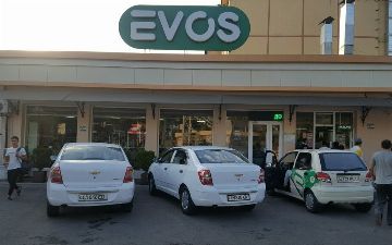 В Ташкенте загорелось кафе EVOS