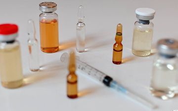 Российский специалист рассказал, когда аллергикам нужно прививаться от COVID-19