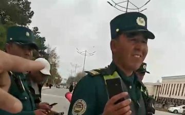 В Кашкадарье инспектор ДПС отобрал телефон и документы водителя