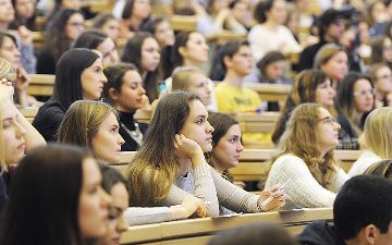 Стало известно, почему узбекские студенты российских вузов продолжают учиться дистанционно