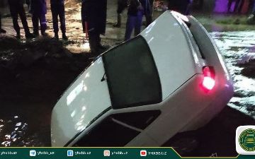 В Самарканде Nexia упала в яму