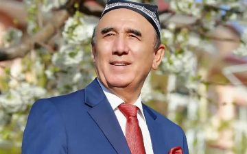 Полностью здоров: Шерали Джураев поет у себя дома – видео