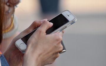 Ученый объяснил, как смартфон влияет на мозг