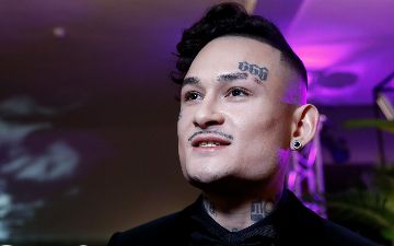 Моргенштерн устроился работать официантом