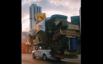 Бог тетриса: мексиканец загрузил на пикап весь свой дом